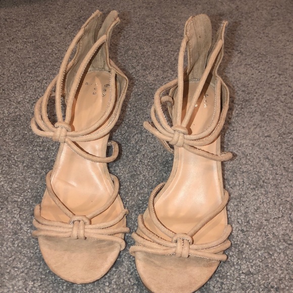 heels. - Picture 2 of 3